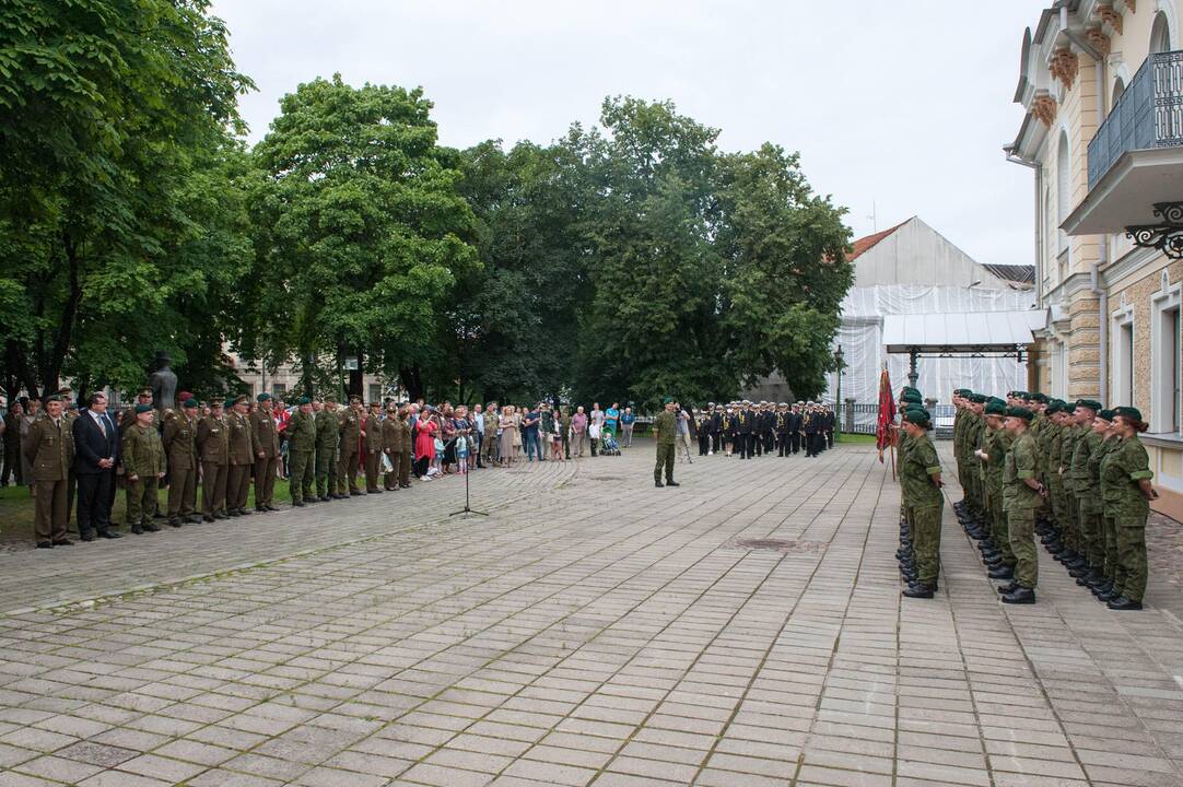 Prisiekė nauja karininkų laida