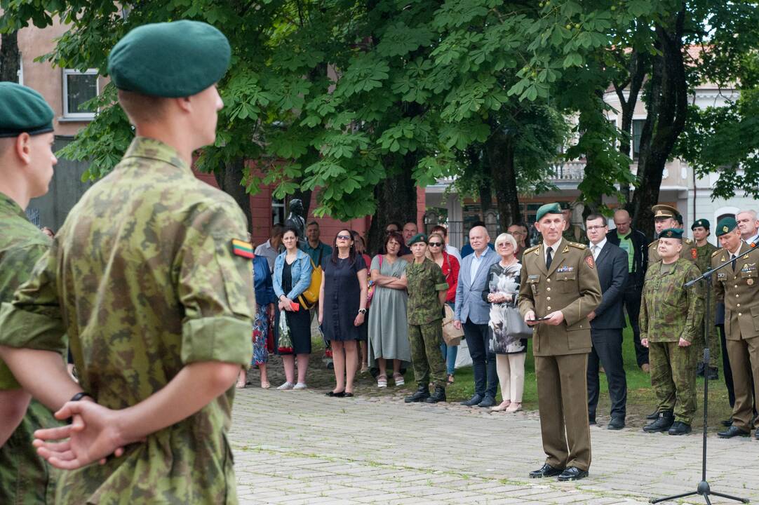 Prisiekė nauja karininkų laida