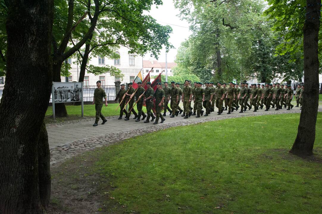 Prisiekė nauja karininkų laida