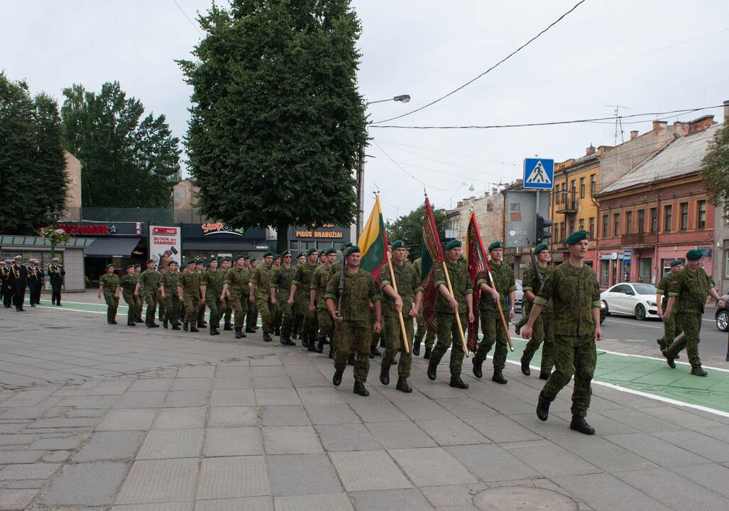 Prisiekė nauja karininkų laida