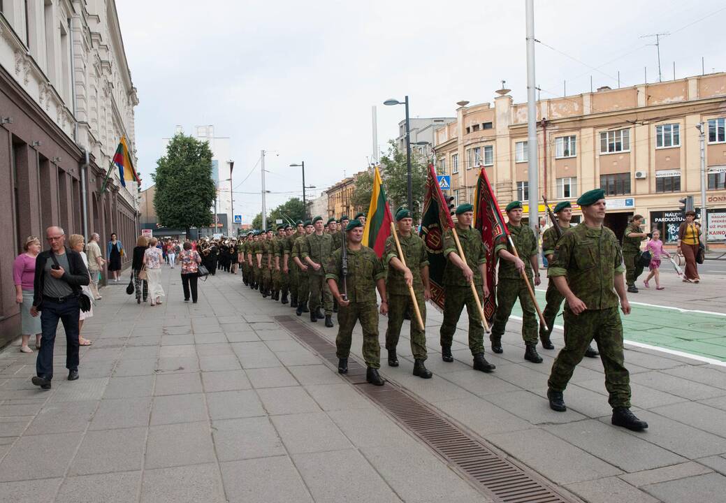 Prisiekė nauja karininkų laida