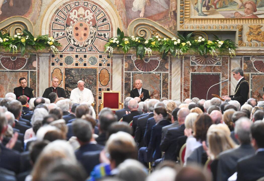 D. Grybauskaitė dalyvavo popiežiaus apdovanojimo ceremonijoje