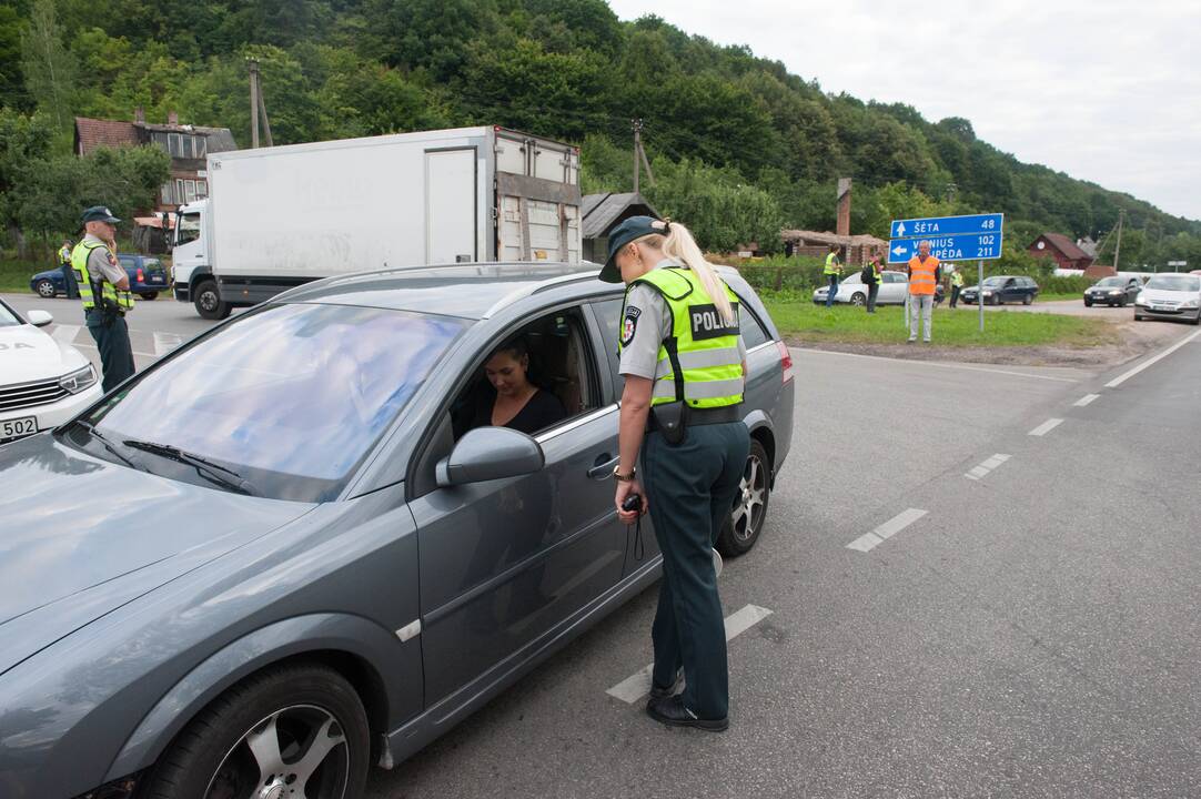 Policijos reidas Panerių gatvėje