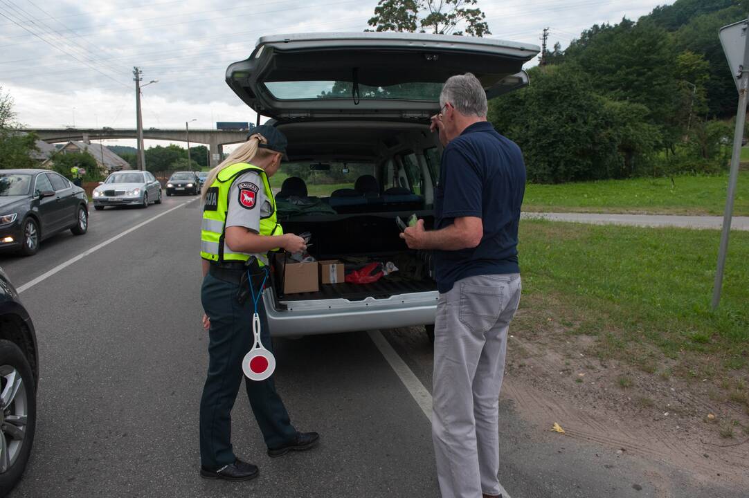 Policijos reidas Panerių gatvėje