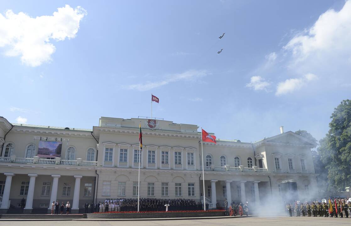 D. Grybauskaitė dalyvavo Valstybės vėliavų pakėlimo ceremonijoje