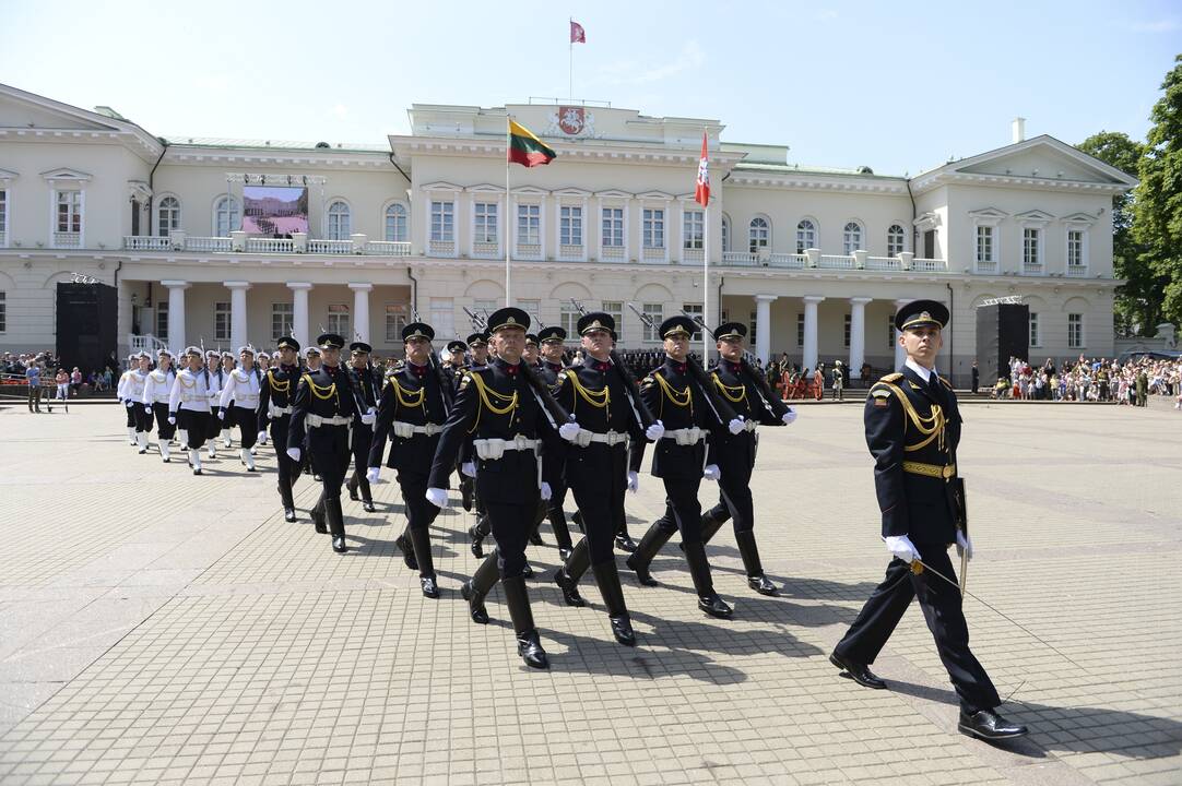 D. Grybauskaitė dalyvavo Valstybės vėliavų pakėlimo ceremonijoje