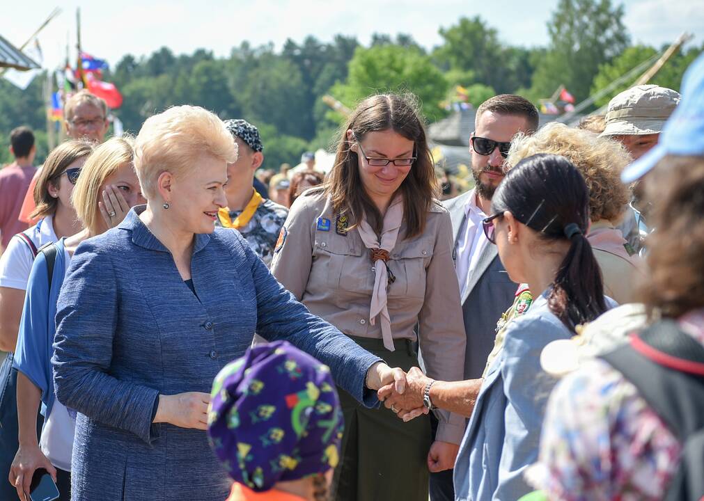 Prezidentei įteiktas garbingiausias skautų apdovanojimas