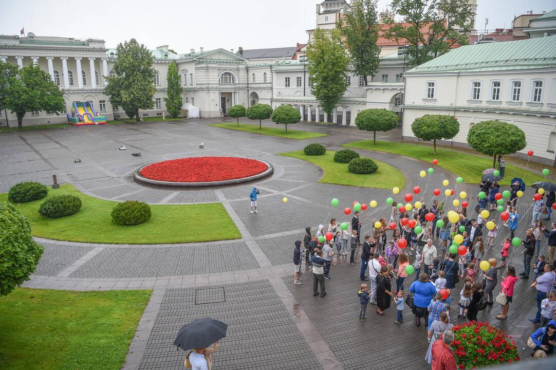 Į Prezidentūrą sugužėjo vaikai ir jų globėjai