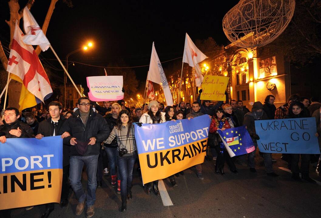 Protestuotojai Kijeve pastatė daugiau barikadų