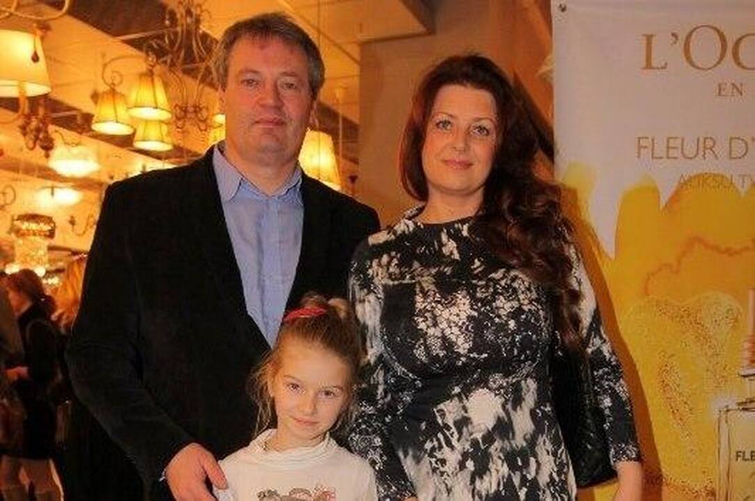 Žinomos moterys demonstravo drabužių kolekciją