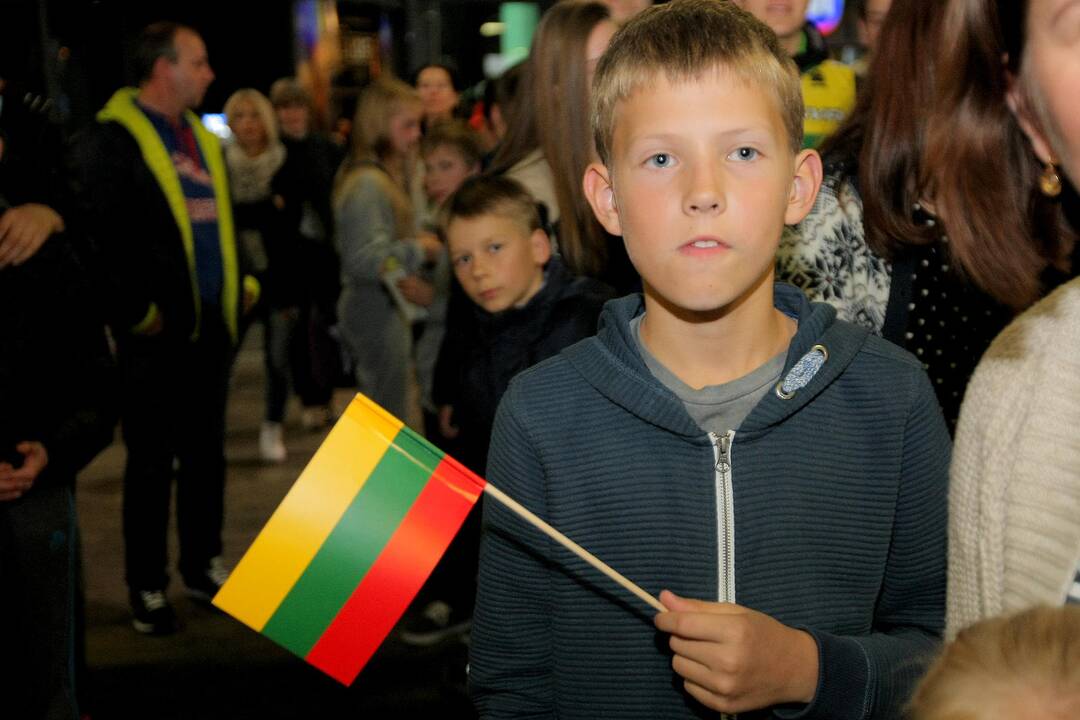 Pasaulio plento dviračių čempionate iškovojęs „bronzą“ Ramūnas Navardauskas iškilmingai pasitiktas Kauno oro uoste.