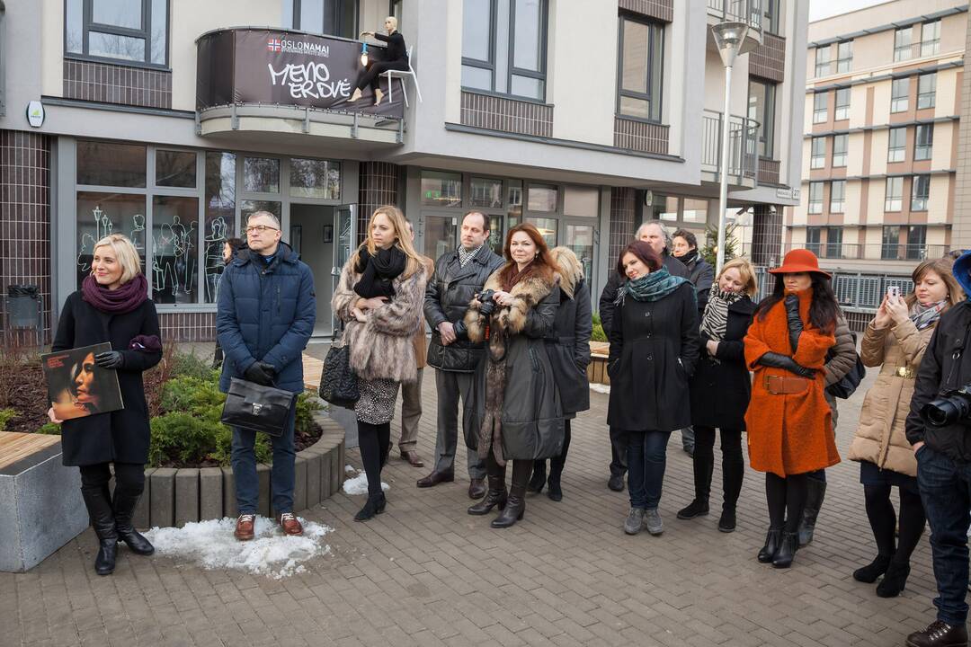 Bitlui J. Lennonui paminklas iškils iki kito gruodžio