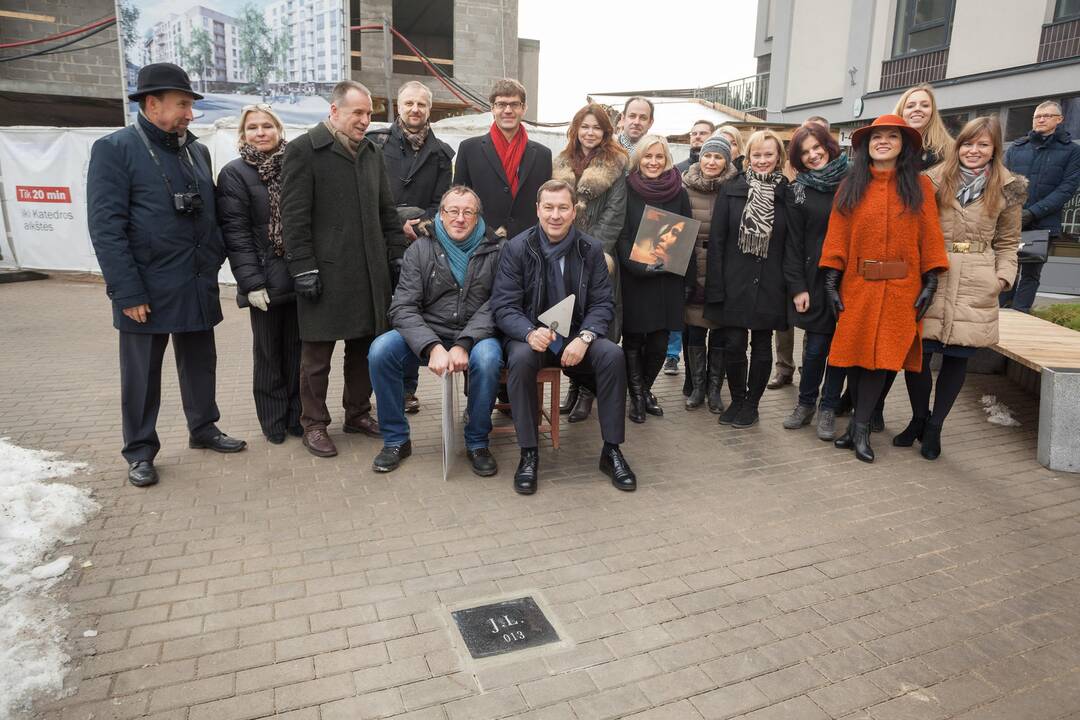 Bitlui J. Lennonui paminklas iškils iki kito gruodžio