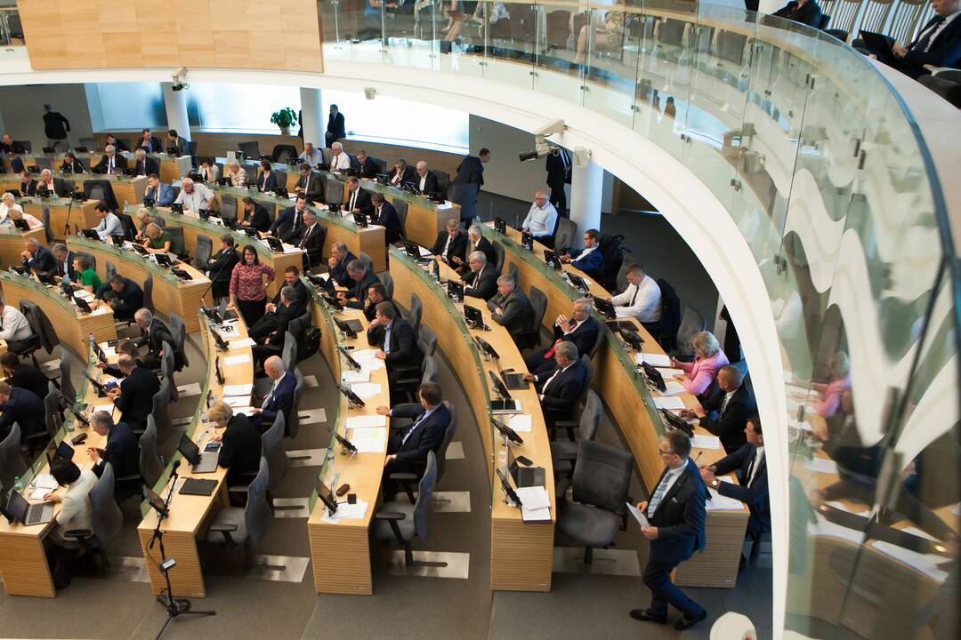 Seimas sprendė dėl apkaltos M. Basčiui