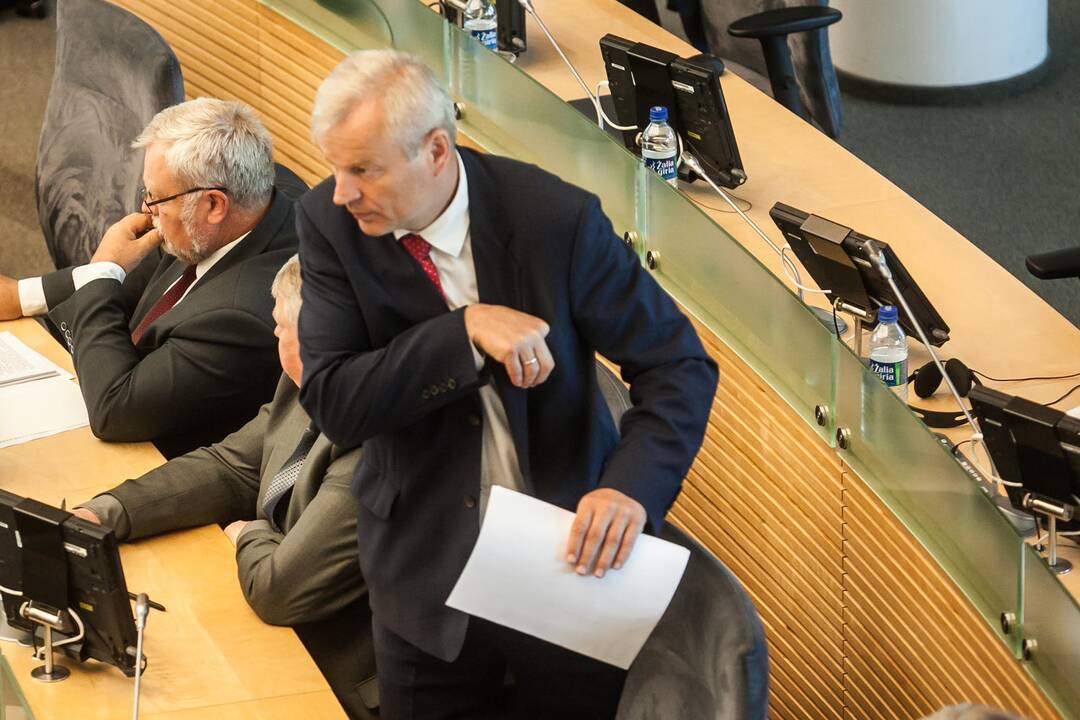 Seimas sprendė dėl apkaltos M. Basčiui