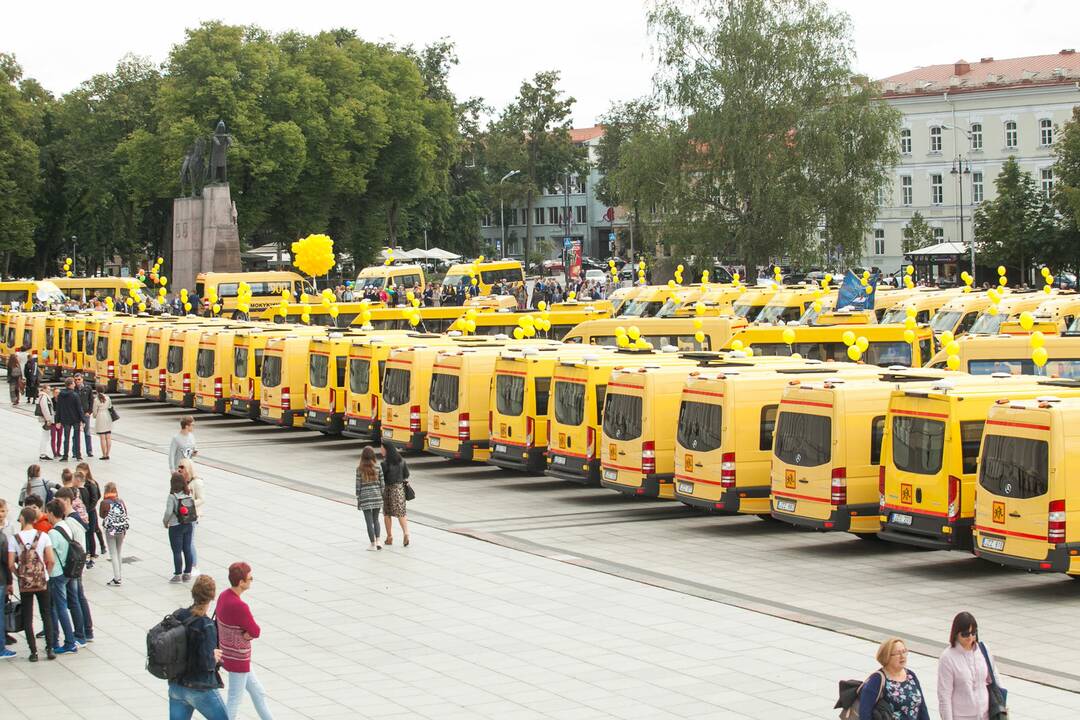 Mokykloms – nauji geltonieji autobusiukai