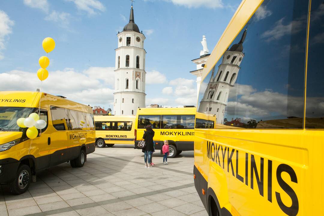 Mokykloms – nauji geltonieji autobusiukai