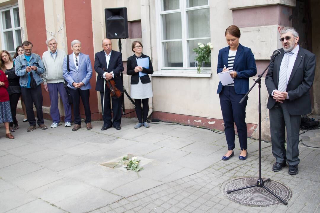 Atminimo lentelė talentingam paaugliui