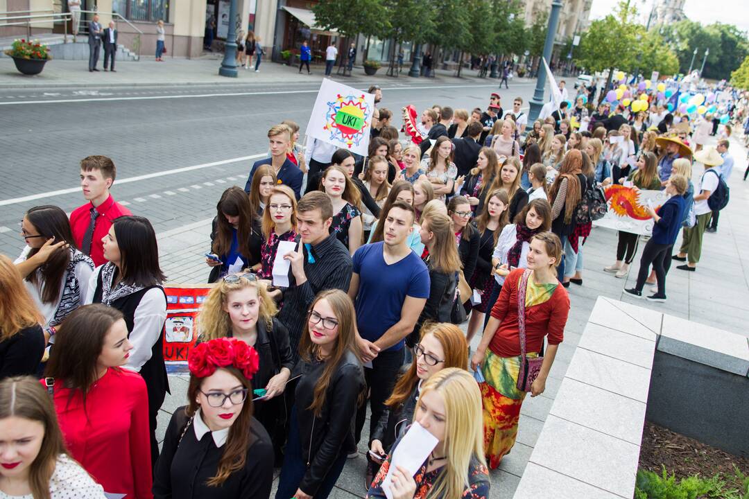 Šventinė VU dėstytojų ir studentų eisena