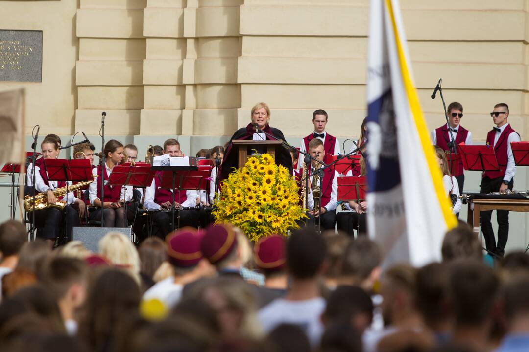 Šventinė VU dėstytojų ir studentų eisena