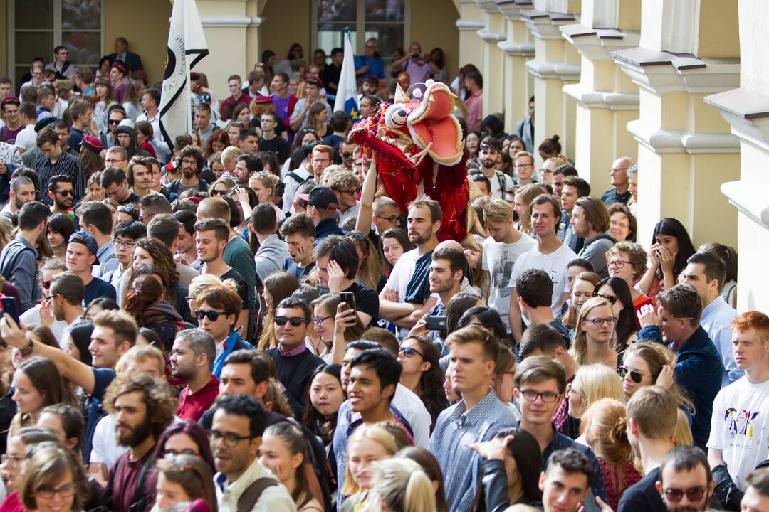 Šventinė VU dėstytojų ir studentų eisena