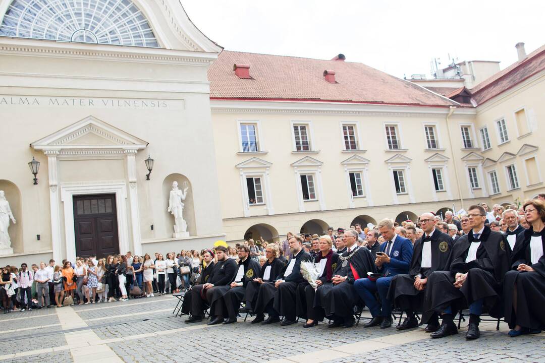 Šventinė VU dėstytojų ir studentų eisena