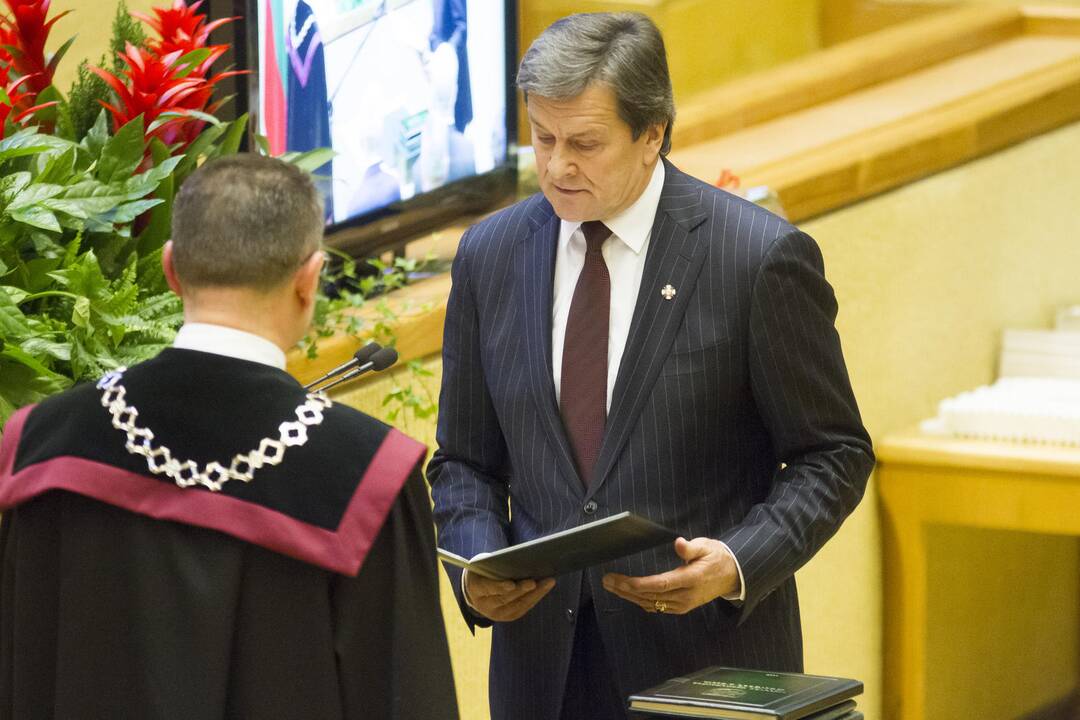 Naujas Seimas susirinko į pirmąjį posėdį