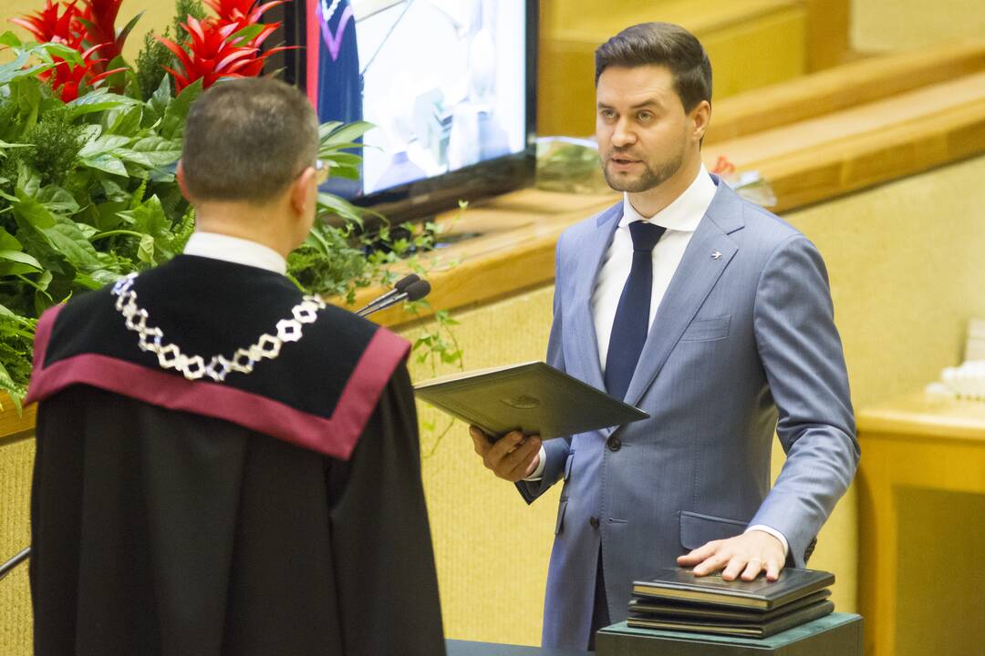 Naujas Seimas susirinko į pirmąjį posėdį