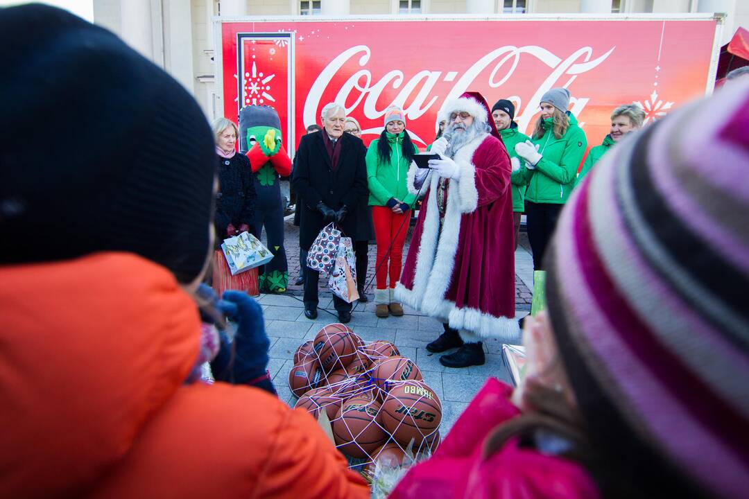 Kelionę po Lietuvą pradėjo Kalėdų karavanas