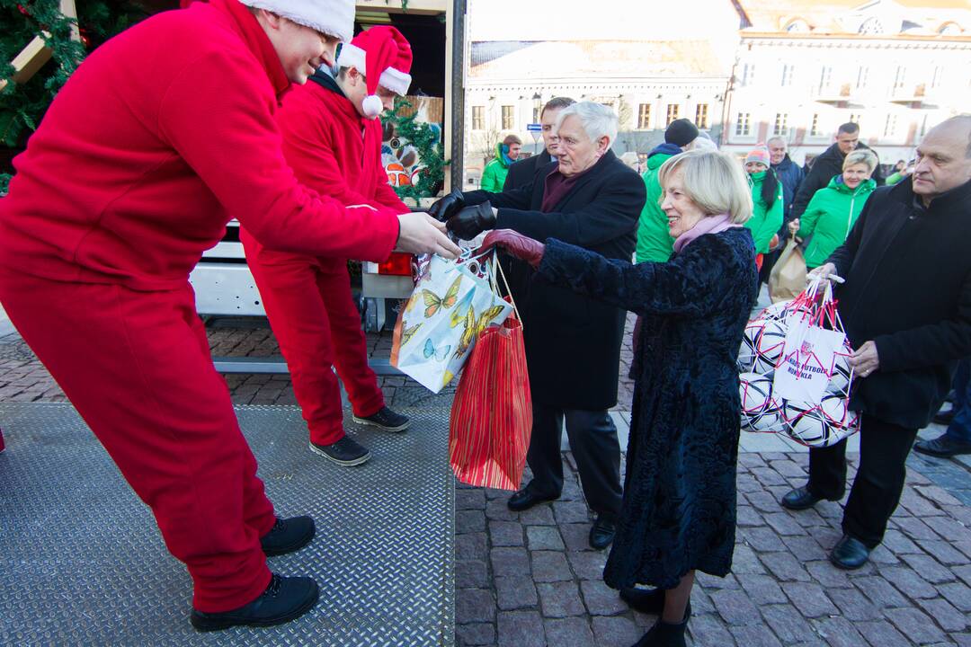 Kelionę po Lietuvą pradėjo Kalėdų karavanas