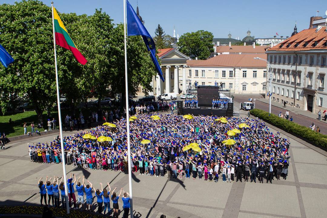 Vilniuje surengta akcija „Padovanok savo šypseną Europai“