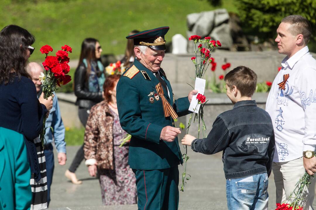 Minėjimas Vilniuje: Georgijaus juostelės ir raudonos gėlės