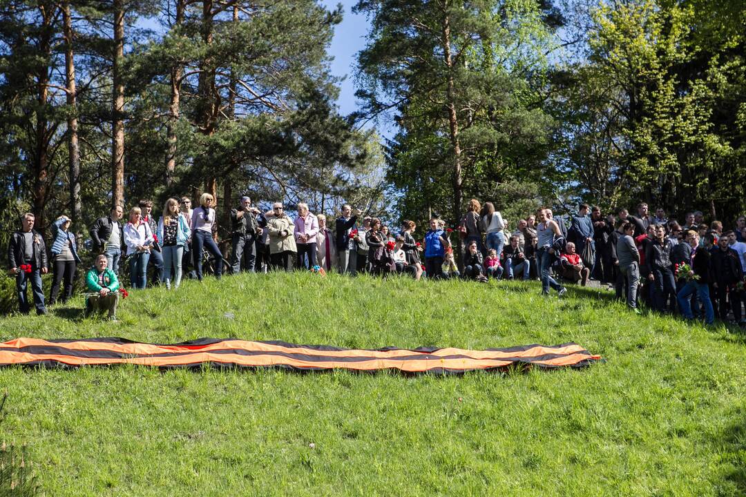 Minėjimas Vilniuje: Georgijaus juostelės ir raudonos gėlės