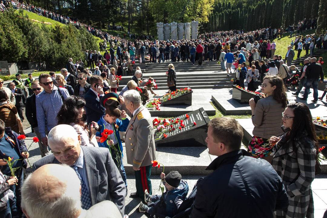 Minėjimas Vilniuje: Georgijaus juostelės ir raudonos gėlės