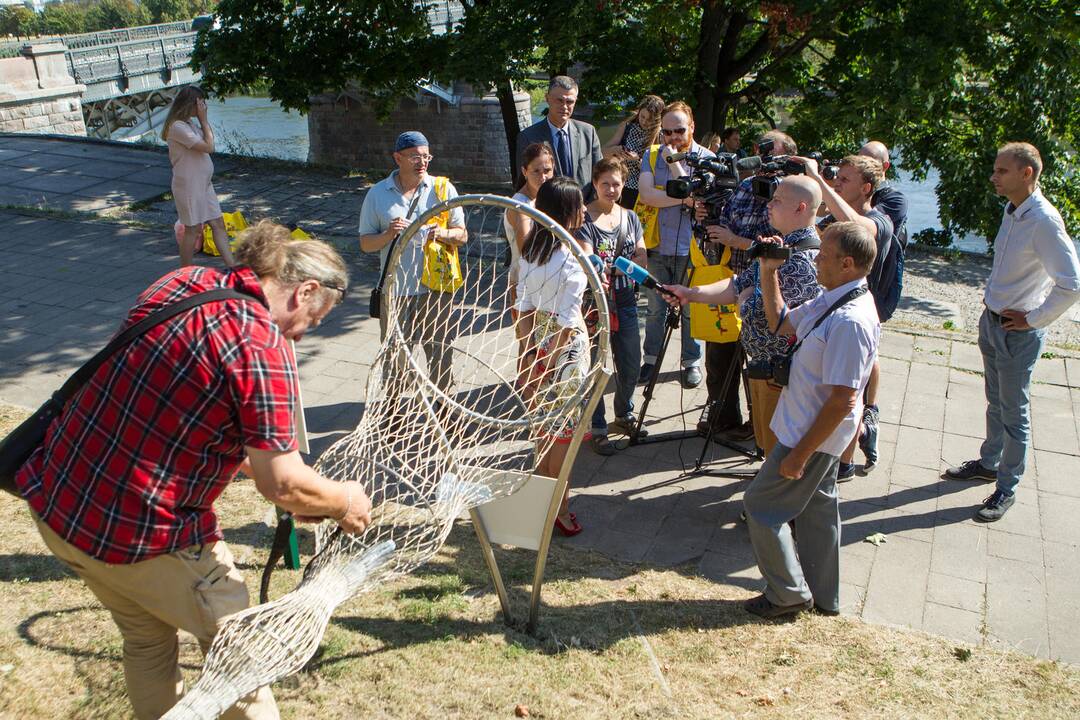 Prie sostinės dviračių takų įrengti „šiukšliniai“