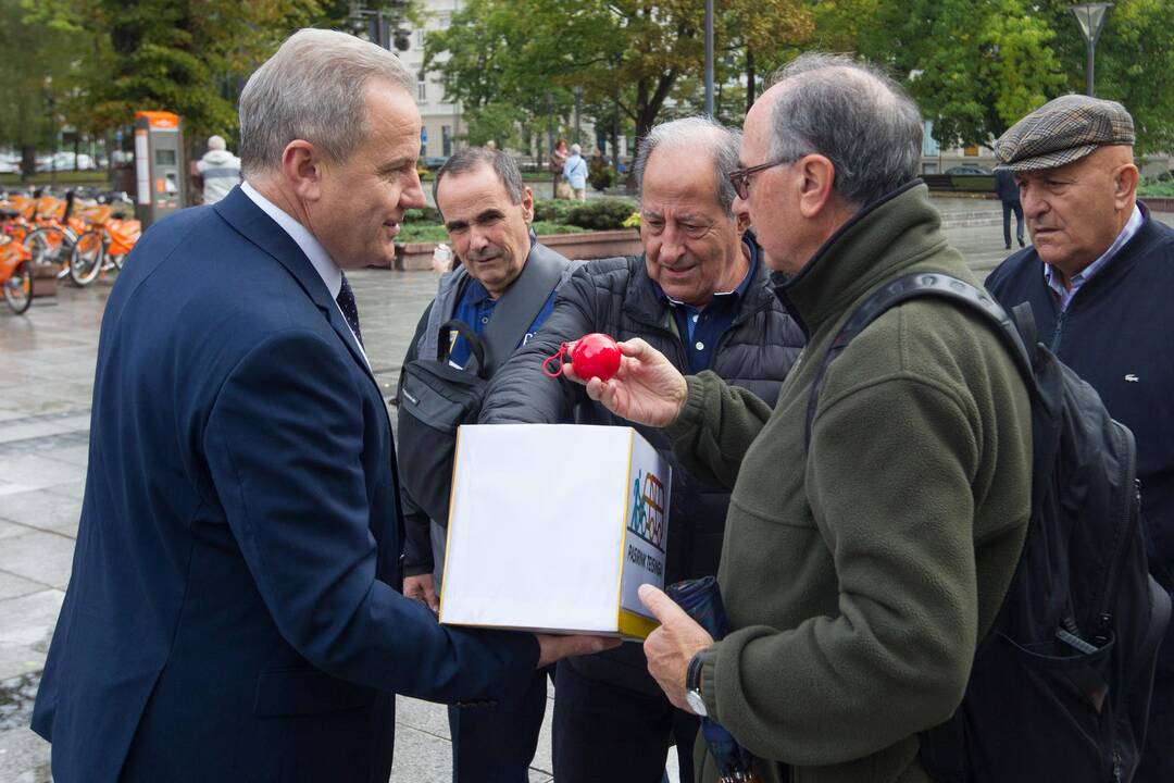 Ministras vilniečiams dalino suvenyrus