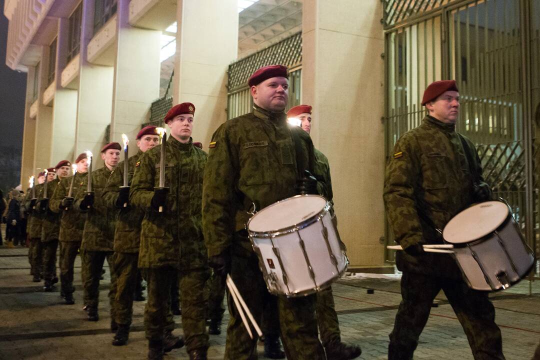 Sostinėje liepsnojo atminimo laužai