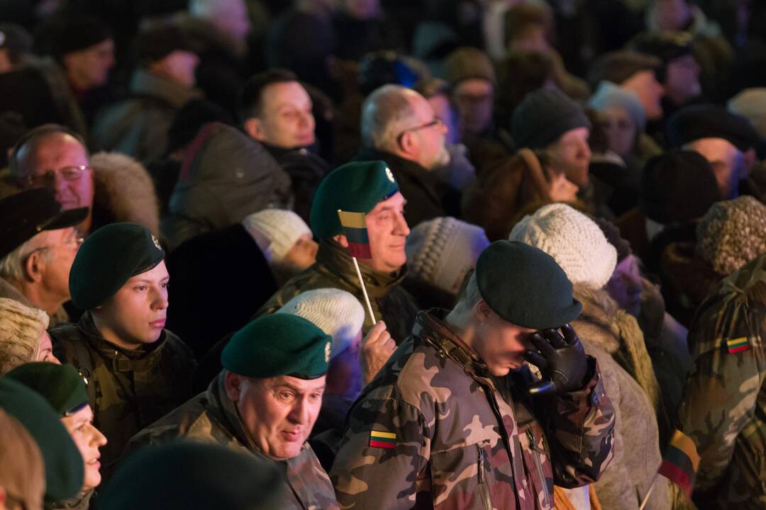 Sostinėje liepsnojo atminimo laužai