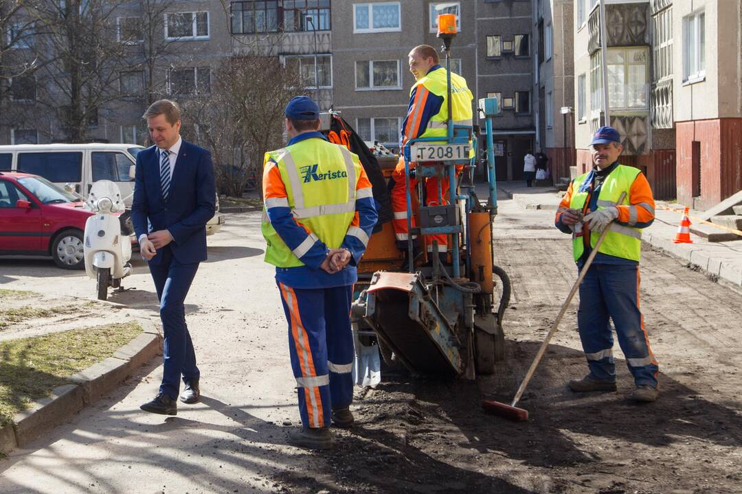 Tvarkomi Vilniaus daugiabučių kiemai