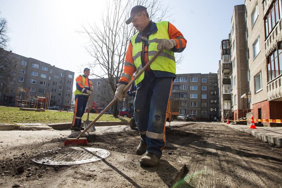 Tvarkomi Vilniaus daugiabučių kiemai