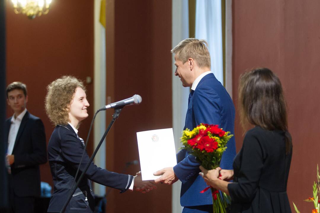 Sostinės abiturientų šimtukininkų apdovanojimai