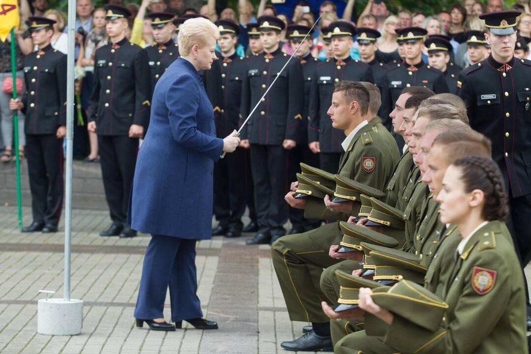 Kariūnams suteiktas leitenanto laipsnis