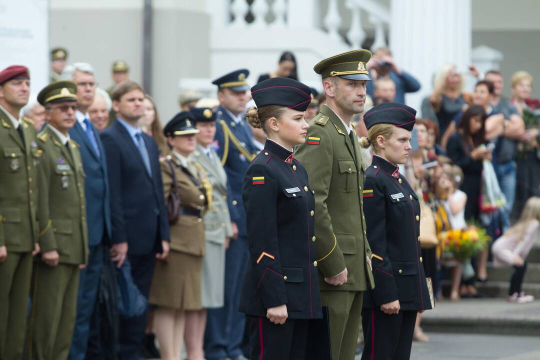 Kariūnams suteiktas leitenanto laipsnis