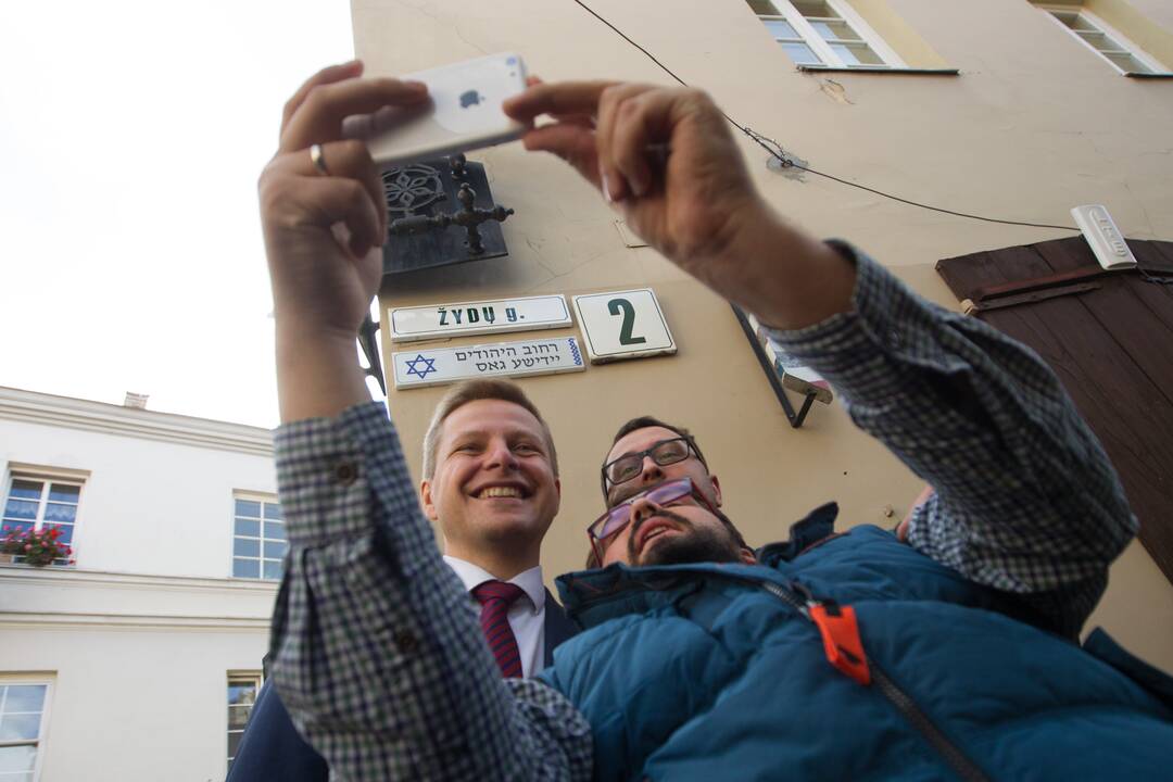 Žydų gatvėje – lentelė hebrajų ir jidiš kalbomis