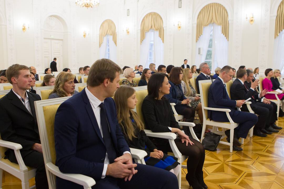 Konstitucijos egzamino nugalėtojų apdovanojimai