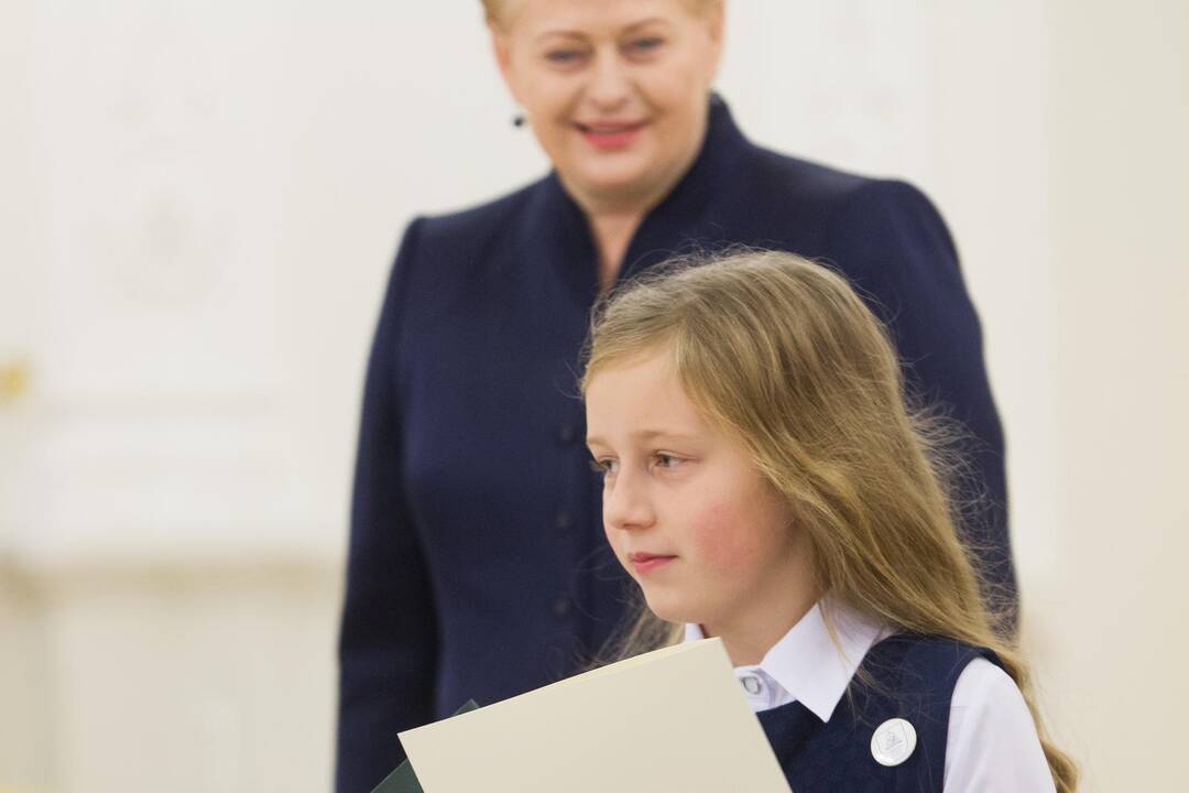 Konstitucijos egzamino nugalėtojų apdovanojimai