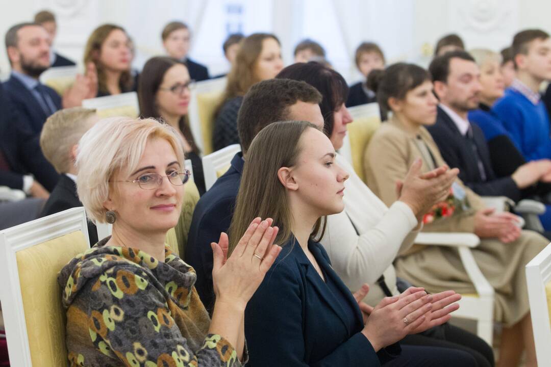 Konstitucijos egzamino nugalėtojų apdovanojimai