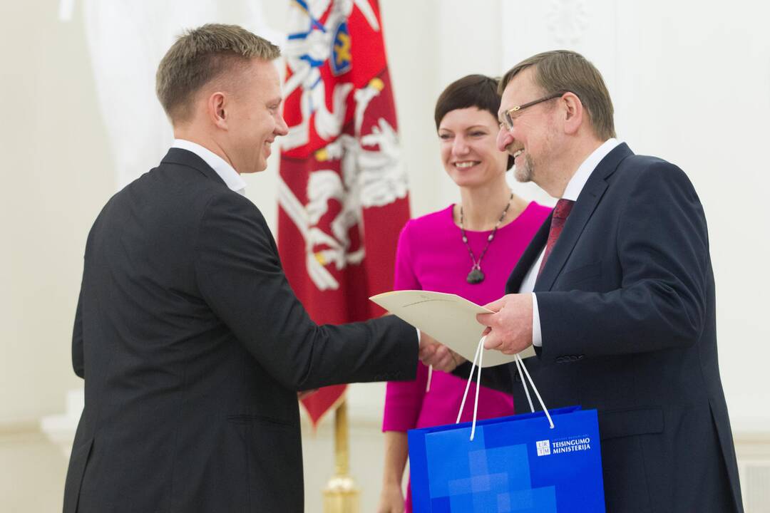Konstitucijos egzamino nugalėtojų apdovanojimai