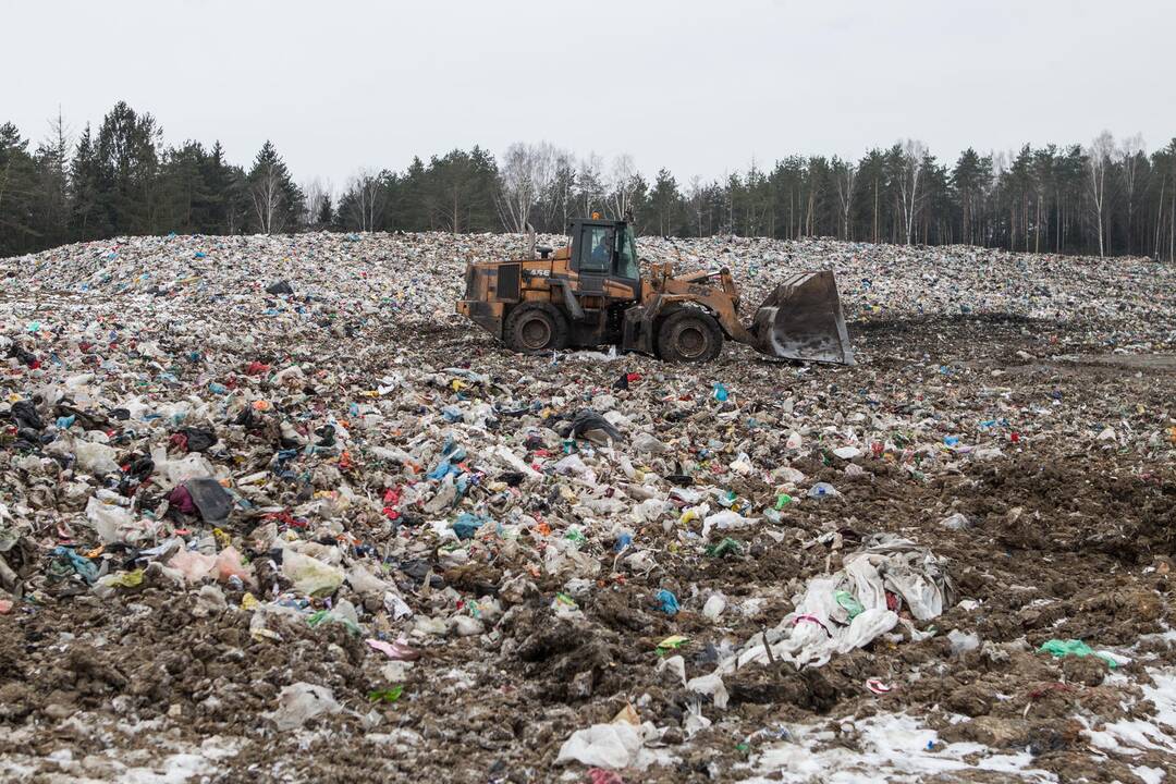 Kazokiškių sąvartyne kaupiasi degiosios atliekos