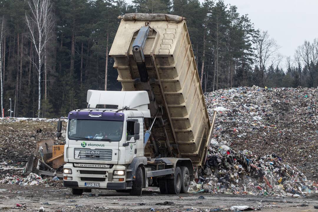 Kazokiškių sąvartyne kaupiasi degiosios atliekos